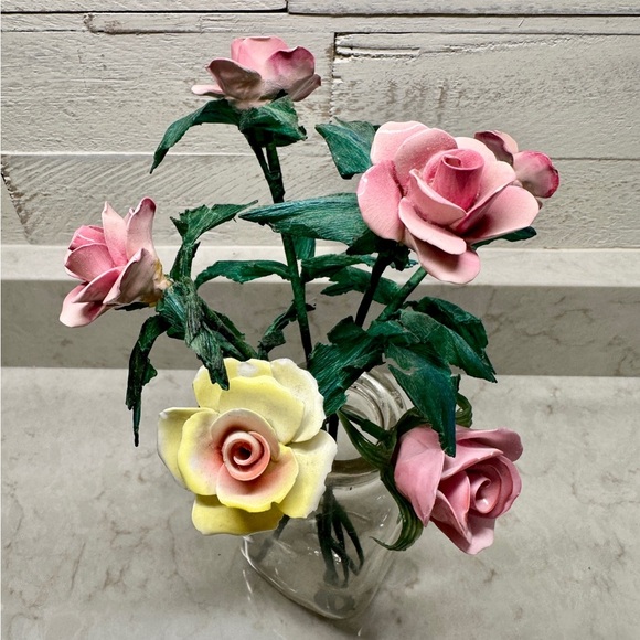 VINTAGE, PORCELAIN ROSES WITH GREEN LEAVES & STEMS. - Picture 2 of 12
